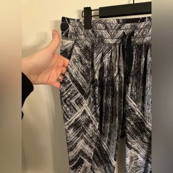 🔥 Like New Lululemon Namaskar Pant II – Size 12 - Picture 2 of 8